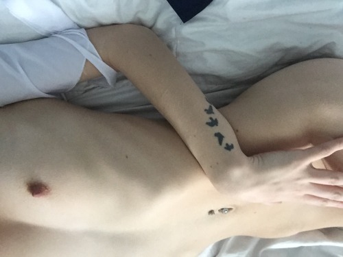 ialienslut:  i’m so pale