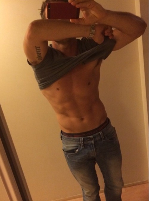 laydee4tradiez: YEHHH take it off