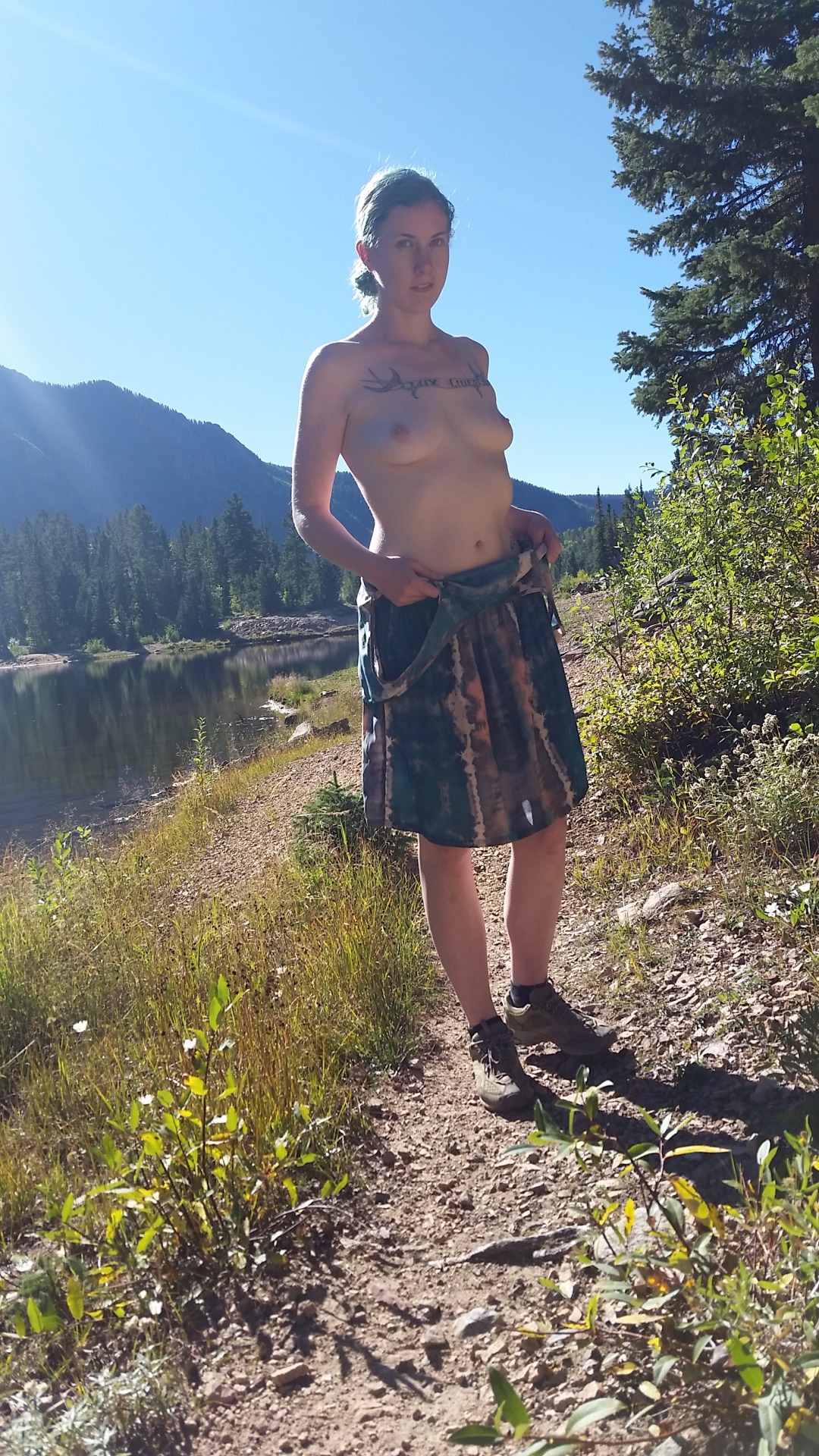luxliv3s:  Manyvids **Please keep caption intact** 