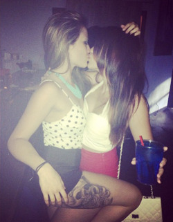 the-inspired-lesbian:  Love and Lesbians ♡ 