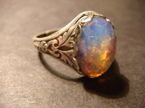 agameofclothes:Fire opal ring Daenerys would wear