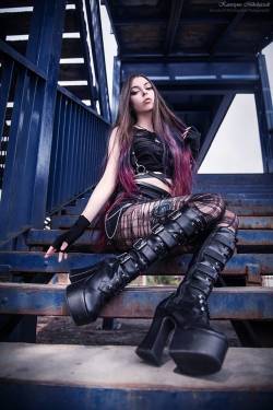 gothicandamazing:   Model, styl.: Lady SarielPhoto: