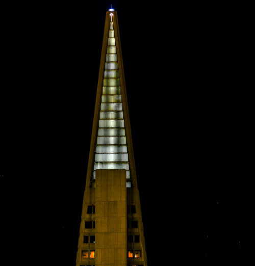 mbphotograph:TransAmerica building in San Francisco, California. Faint stars make an appearance in t