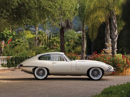 stefialte: 1961 Jaguar E-Type Series 1 3.8-Litre Fixed Head Coupe Minunatie pe 4 roti :)