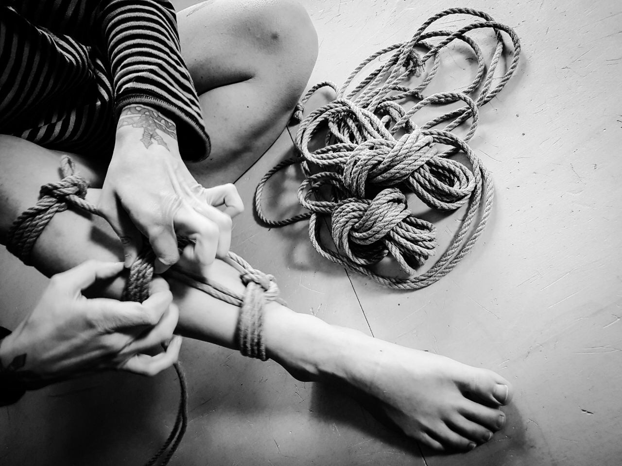patfosterinropes:Foot rope play Ph @mauro-lacqua