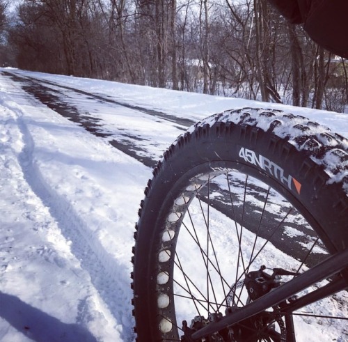 ridewithfroth: We don’t need no stinking trail! #followyourownpath #wintercycling #fatbike #fatbikes