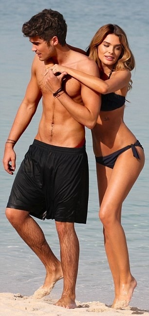 hotfamous-men:  Josh Cuthbert