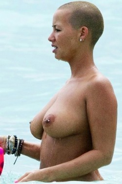 bigtittielover:  amber rose has pretty titties 