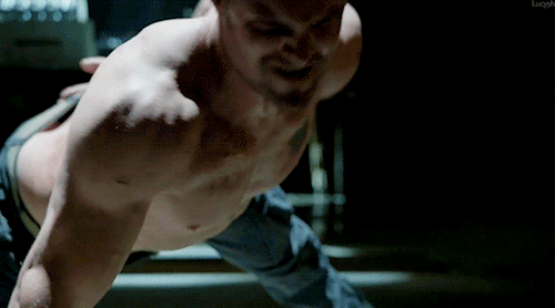 Oliver Training In Arrow 1x11 Trust But Verify.