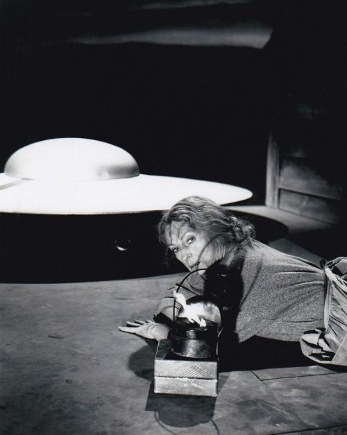 Agnes Moorehead in The Twilight Zone episode
