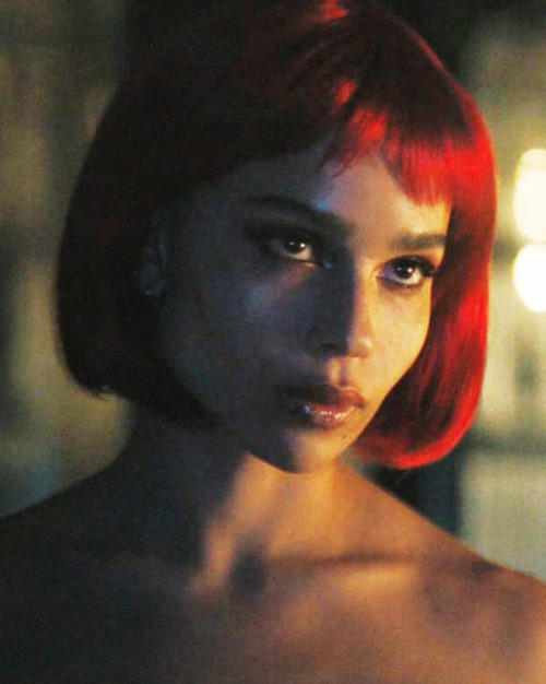  ZOE KRAVITZ as Selina  in THE BATMAN 2022 deleted scene   