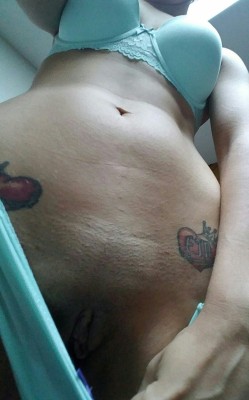 ynglatinmilf:  I need a  hand or two 