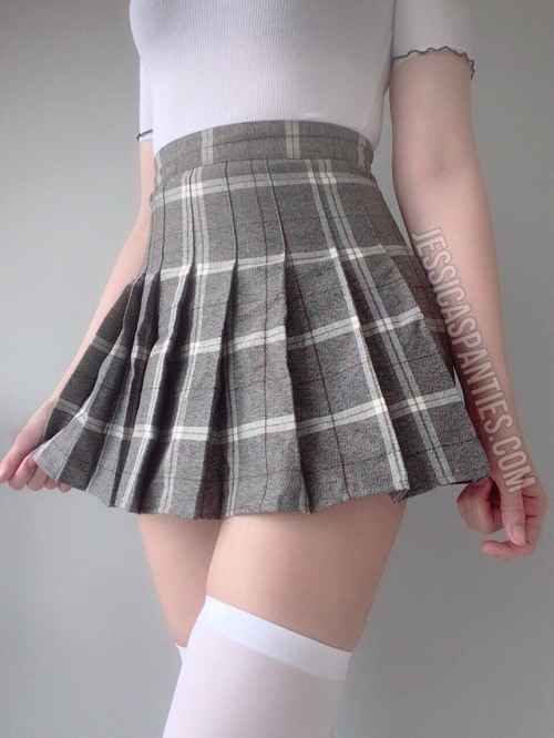 jessicaspanties: Upskirt Monday!!SEE ENTIRE NAUGHTY PHOTOSET HERE!!Hello hungry wolves, hope last we