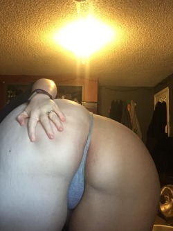 ceebootycakess:  peak a boo daddy💘🙈🙉ps i need a sugar daddy 💞