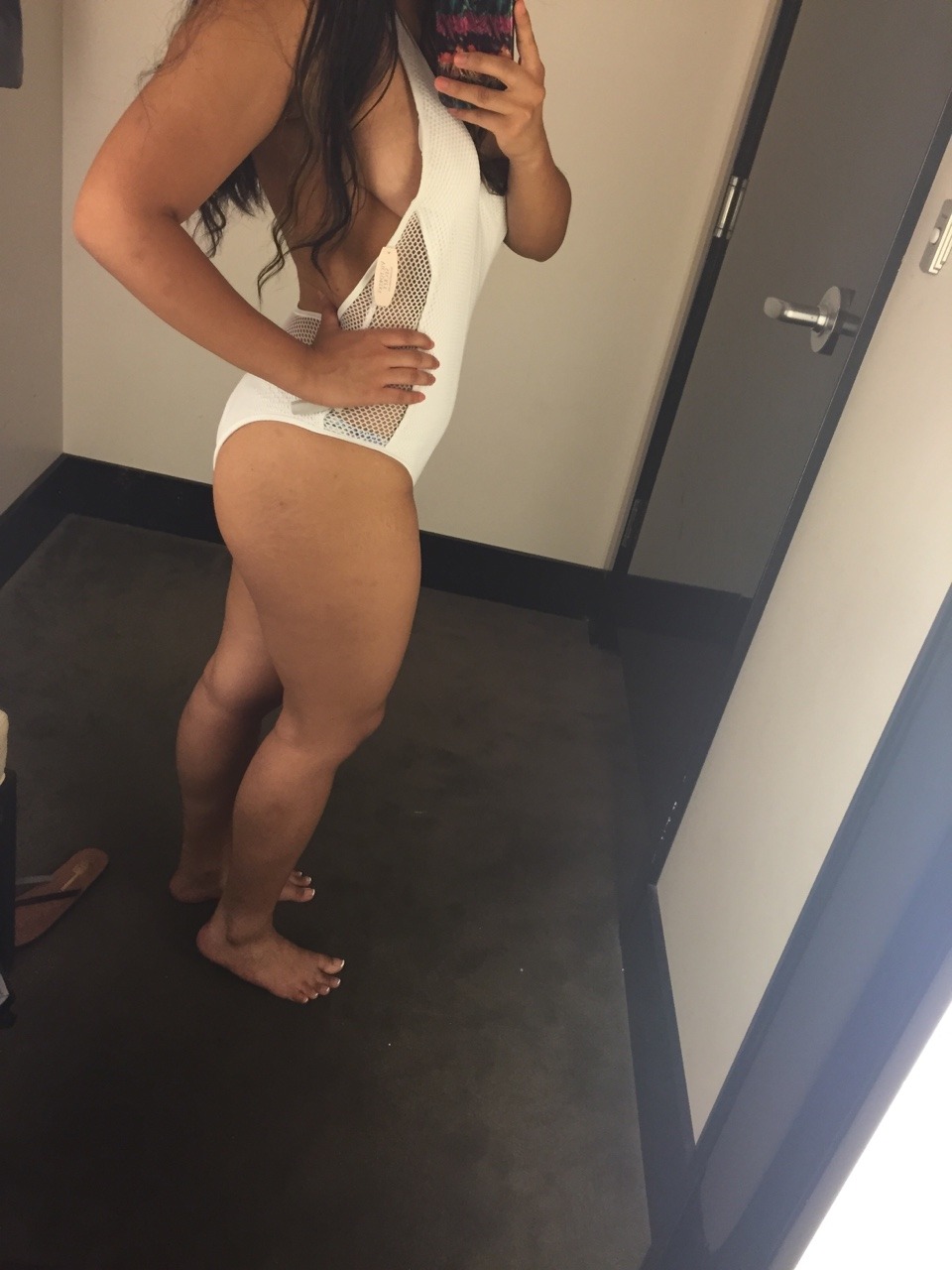 make-you-beg-for-it:  side boob 4 days in this swimsuit