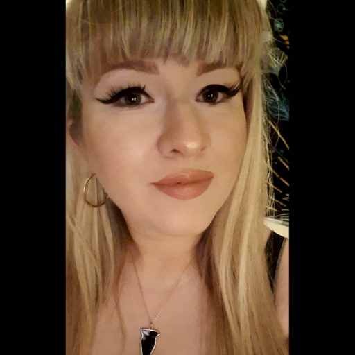 agirlwhodarestodreamx:Feeling like im not where i should be and cant stop comparing myself to others 