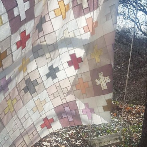 Doesn’t this creation look cool in the sunlight!? It is breathtaking!! #quiltsofinstagram Reposting 