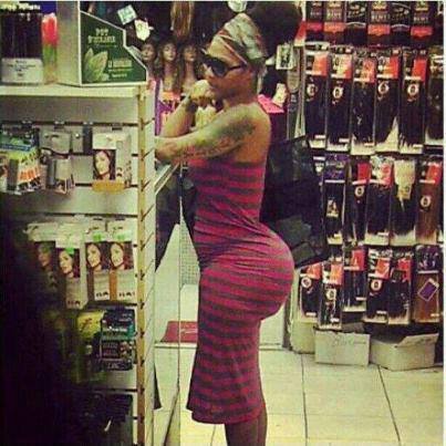 alliwantisbuttandbooty:           (____Y____)     Follow! One and only