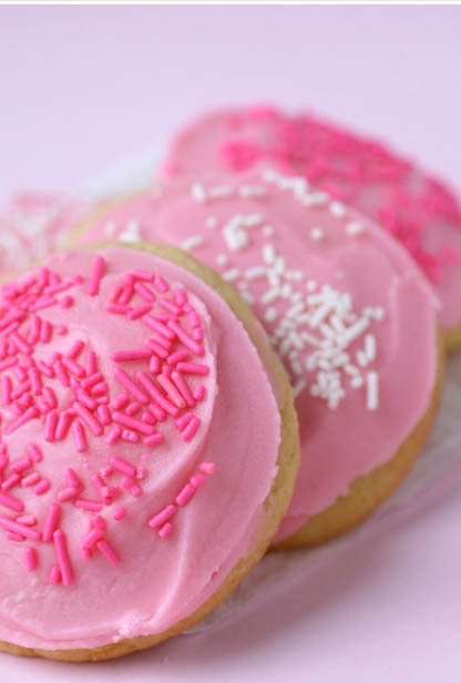 nerdyfoodiesrecipes:Soft Frosted Sugar Cookies