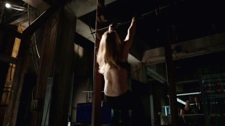 crazyintheeast: Sara doing the salmon ladder and showing off her incredible abs Why do I see Leonard
