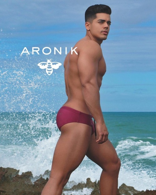 The #Aronik Team wishes the happiest birthday to @jay_torres_10!