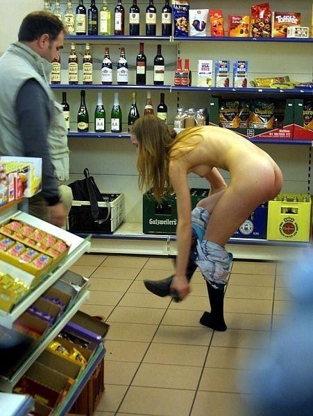 nudeinpublicgirls:  Naked girls in public placesWatch the FREE female public nudity