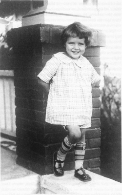 thefuzzydave:  Betty White age 6, 1928