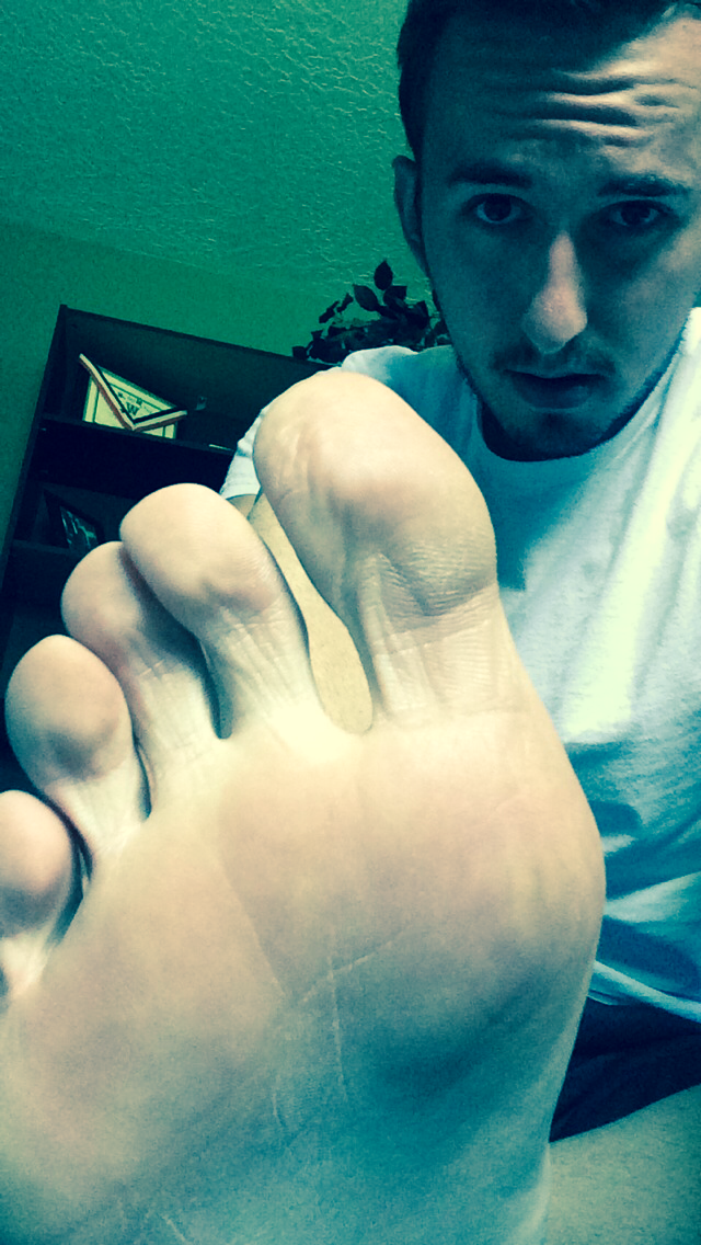 charliespornblog:  Gay teen foot fetish size “12” feet. 19yrs old. Reblog if