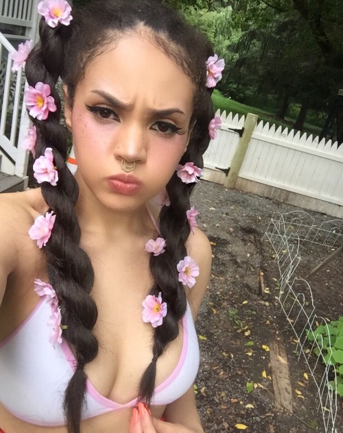 babeobaggins:  Can you believe I’m really queen of the fairies?