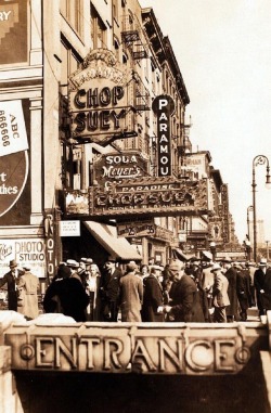 oldnewyorkpictures: Delancey St., north side, east from Essex, 1934. P.L. Sperr via NYPL