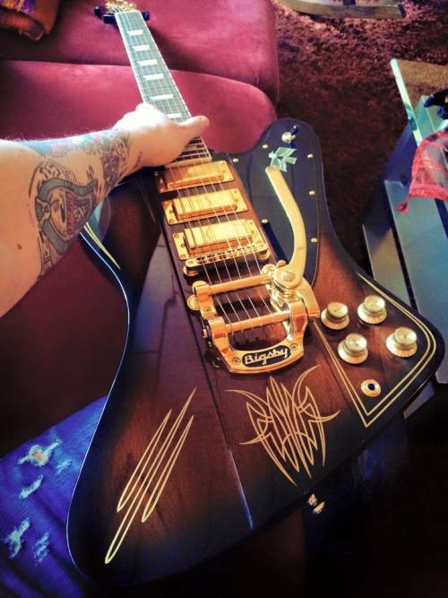 guitarbage:Pinstriped Kauer BansheeIt’s priceless