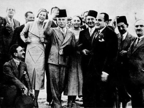 masrzaman شارلي شابلن في القاهرة لإفتتاح فيلمه City Light 1932