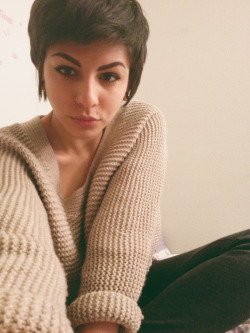 fiercely-missy:  alixgutierrezz:  I’ve been home all day watching Sex and The City, no regrets.   I wish I could look this great with short hair. 
