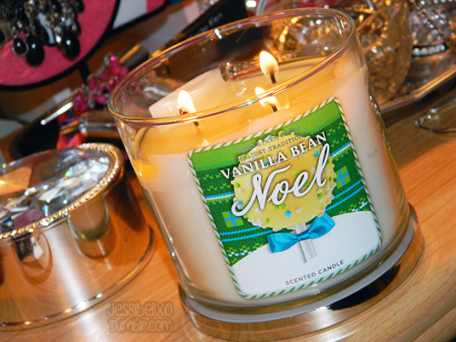 The BEST vanilla scented candle i have ever smelled! 