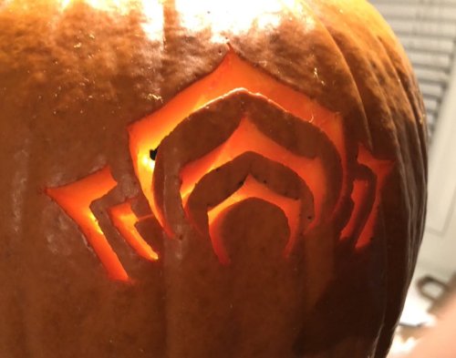 Happy Halloween, fam! I made a Warframe-themed pumpkin feat. Nezha to celebrate the occasion–h