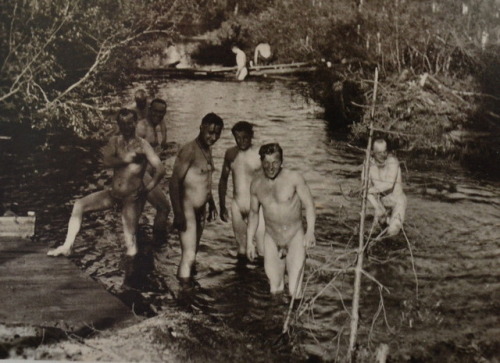 vintagemusclemen:“Foto-Wehrmacht, Nackte Soldaten beim Baden-Rußland” or “Photo-Wehrmacht, Naked Sol