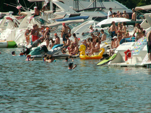 Party Cove Lake of the Ozarks - boats