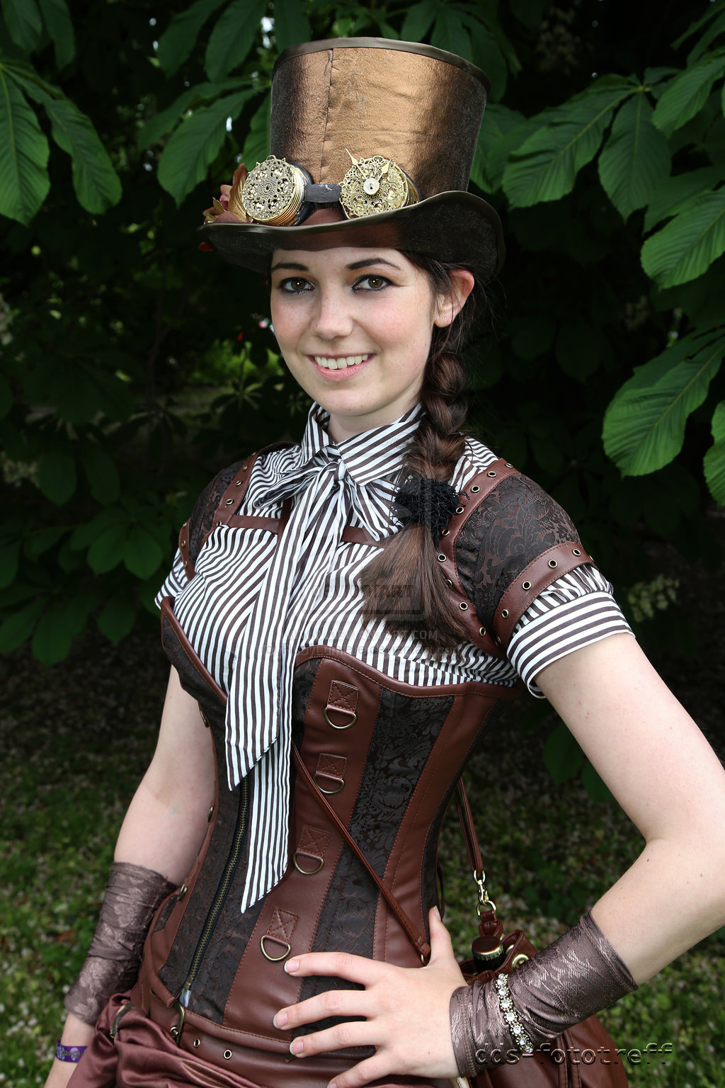 arsenicinshell:  Steampunk Tophat worn with complete outfit  RubyLumiere