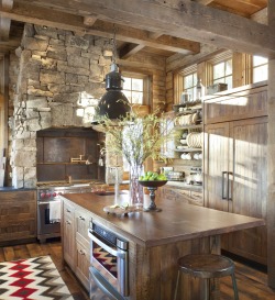 stylish-homes: Sun-Warmed Modern, Rustic Kitchen full of Natural Wood &amp; Stone that’s Spacious, yet Cozy | Montana via reddit Continuar a ler 