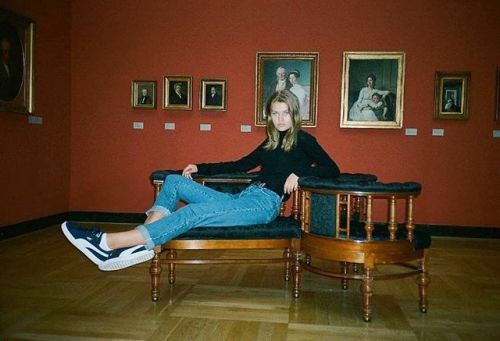 The effortlessly cool @josefine_justesen spotted at the @glyptoteket all stretched out on this Sunda