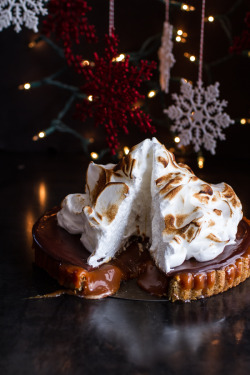 sweetoothgirl:    Chocolate Chip Cookie Bottomed Salted Rum Caramel Tart with Toasted Marshmallow   