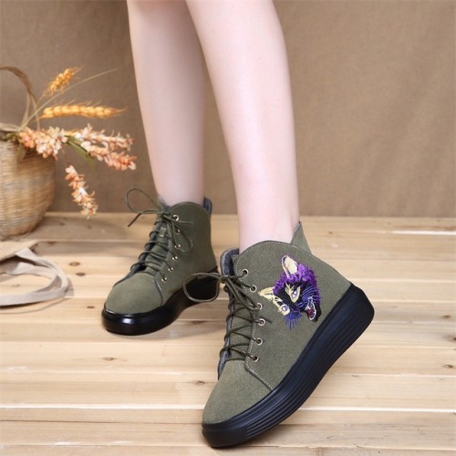 summersunny88:Cat Embroidered Platform Casual Short BootsRetro Pu Lace Up Platform British Style Sho