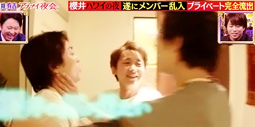 sukinatabemono:  Obviously it was Ohno’s drunk version of cupping someone’s face, cause 