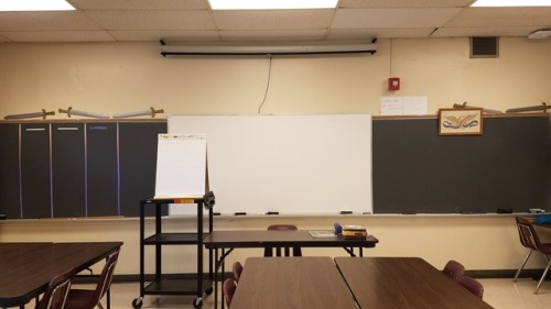 Look at my beautiful classroom! Now for the kidlets to show up and fill those empty seats. 