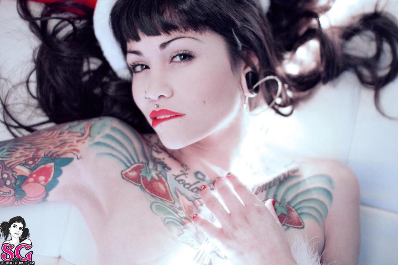 vanhoutenmilhouse:  VioletRose - Light me up