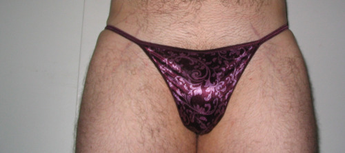 amaninhispanties:  Maroon g-string. 