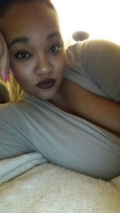poutyr3dlips:  For your viewing pleasure. 