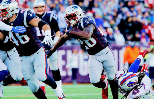 quicksiluers: New England Patriots (24) vs. Buffalo Bills (12(The Patriots clinch the AFC East Title