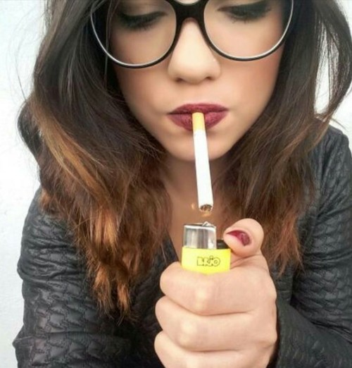ocs1999:  smokingsexplayground:  Sexy Smoking Hottie  Sexy
