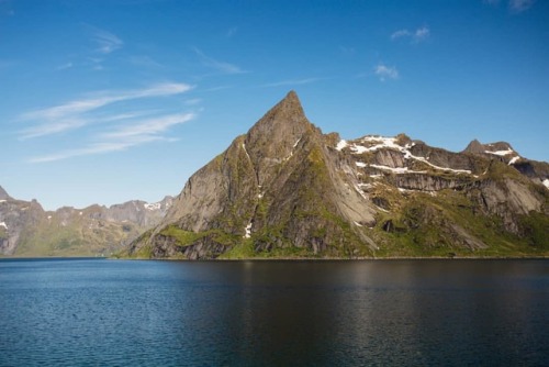 Lofoten - Blue landscape #norway #norwaynature #lofoten #lofotenislands #sea #seascape #mountain #fj